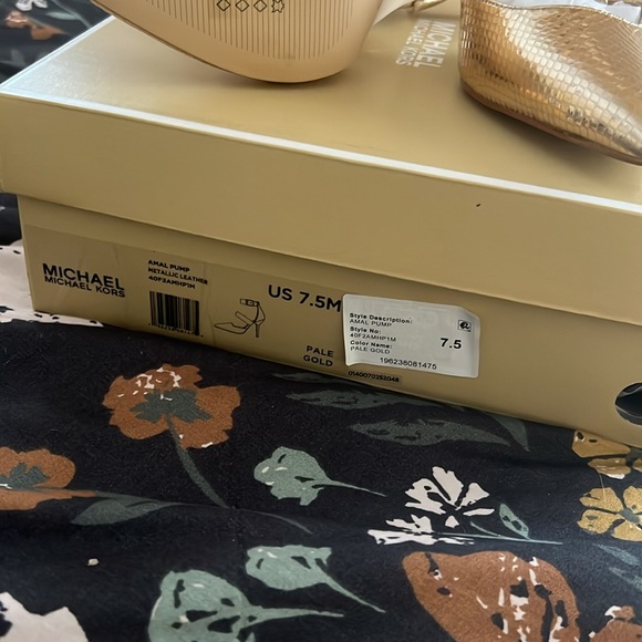 MICHAEL Michael Kors Amal Pump - Picture 4 of 5